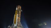 El cohete de la misión Artemis I llega a su plataforma de despegue