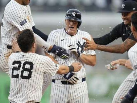 LeMahieu’s single in the 10th inning gives the Yankees 4-3 win over the Blue Jays
