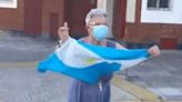 Engañaron y asaltaron a la abuela que se hizo viral en el Mundial de Qatar 2022