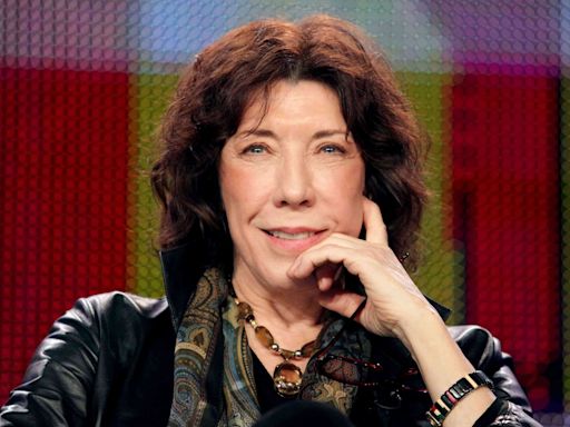 Lily Tomlin Reflects on Jennifer Aniston's “9 to 5” Remake: 'The Working World Has Changed' (Exclusive)