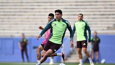 Santiago Giménez y Edson Álvarez ya entrenan con El Tri en Ciudad de México - La Opinión