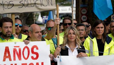 Yolanda Díaz traslada su apoyo a los trabajadores de Saint Gobain y pide al Principado que “reme a favor” para frenar el ERE