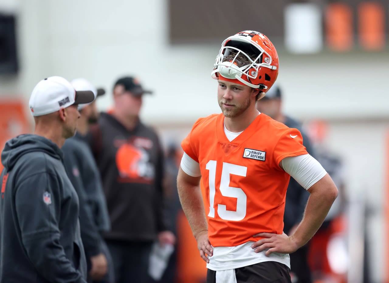 Browns waive a quarterback and re-sign a kicker on the eve of OTAs
