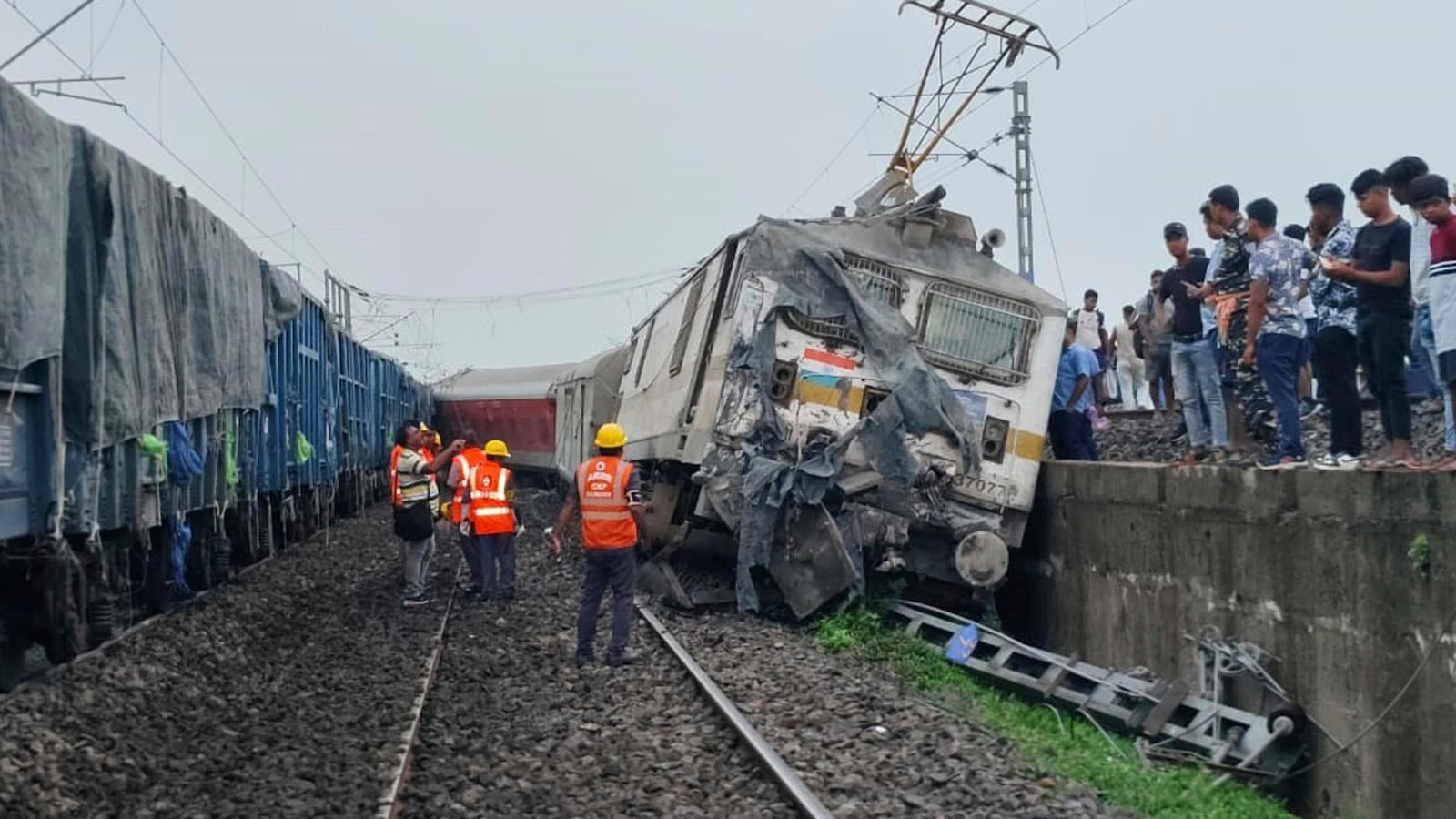 Passenger train derails in India, killing 2 passengers and injuring 20 others