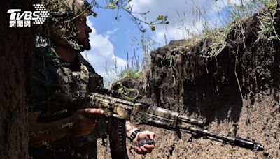 哈爾科夫俄軍敗退！俄兵投降 俄油槽遭襲爆炸│TVBS新聞網