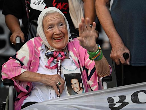 Murió Nora Cortiñas, cofundadora de Madres de Plaza de Mayo, a los 94 años