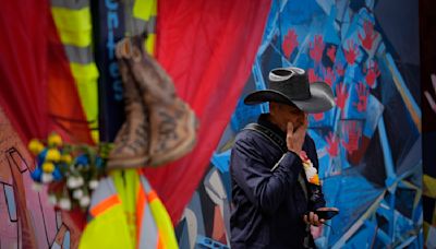 Familiares aguardan recuperación de 2 cuerpos un mes después de la caída de un puente en Baltimore