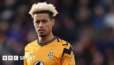 Lyle Taylor: Colchester United sign ex-Nottingham Forest & Cambridge striker