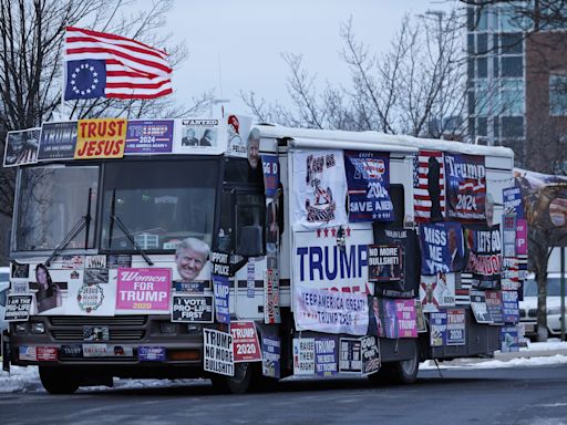 Donald Trump bus crashes into pole on way to Staten Island rally