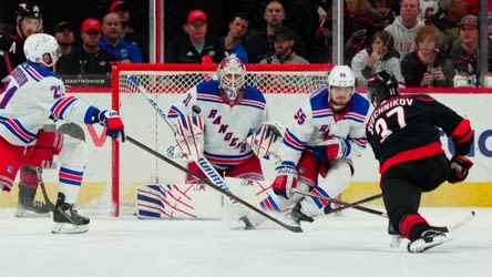 Rangers allow late power-play goal in Game 4 loss to Hurricanes