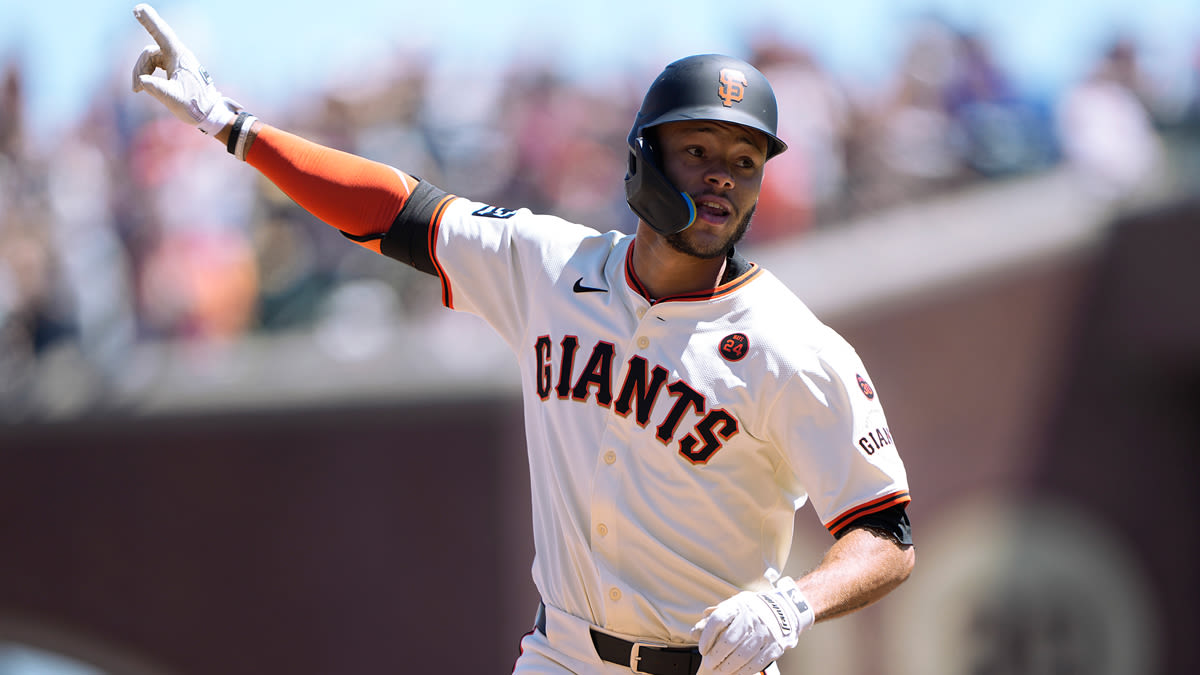 Webb, McCray temporarily save Giants' season in must-win game