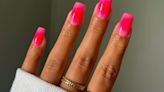 8 unhas decoradas com esmalte rosa para testar nas férias
