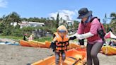 杉原灣鼓勵民眾穿救生衣玩水 設救生衣站免費借用
