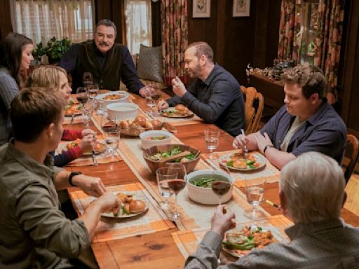 'Blue Bloods' Stars Donnie Wahlberg & Tom Selleck Share Secrets of Family Dinner Scenes