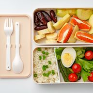 A lightweight and durable lunch box made of plastic Can come in a variety of colors and designs May not be as well-insulated as other types of lunch boxes