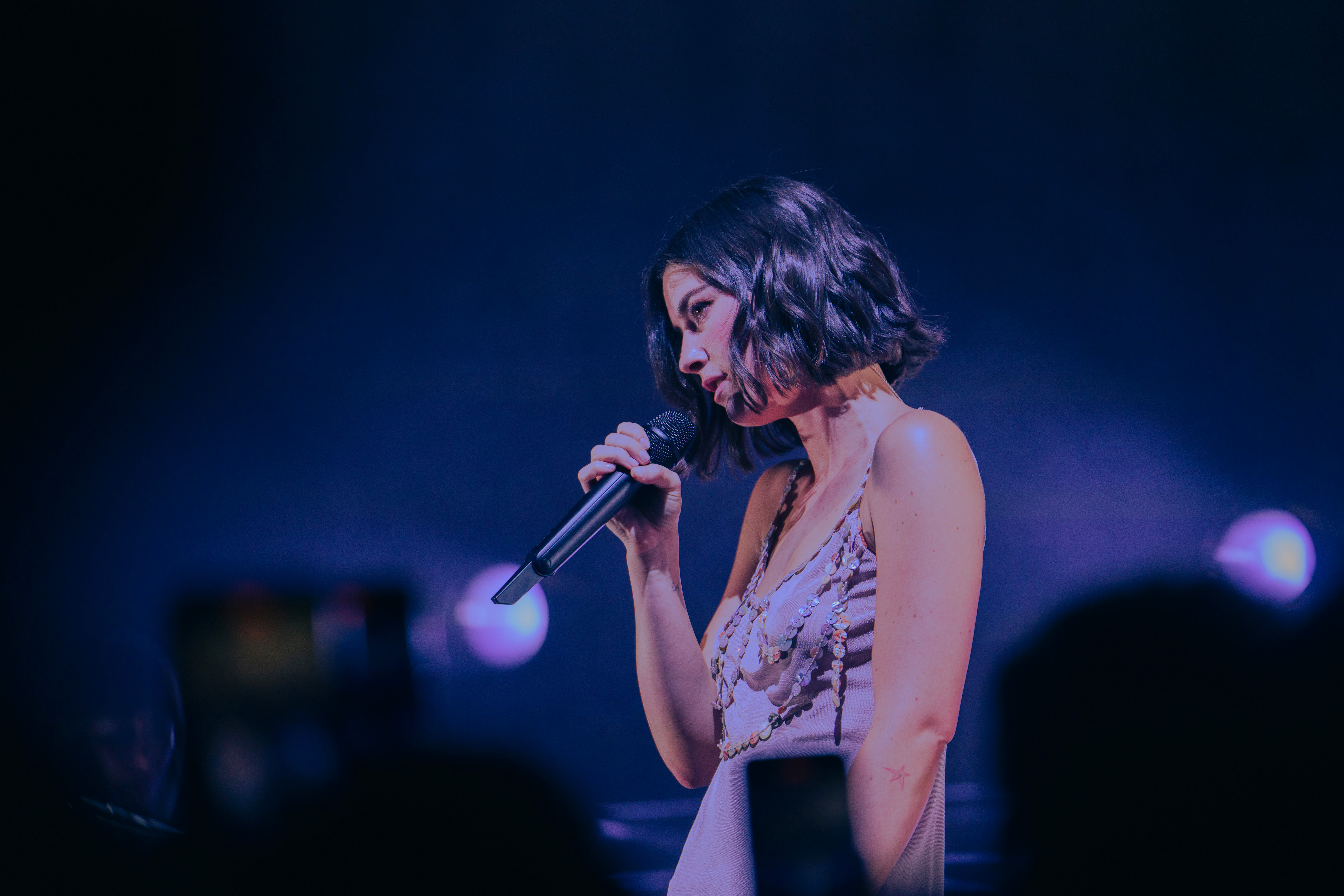 Gracie Abrams sticks close to her fans at Greek Theatre opener