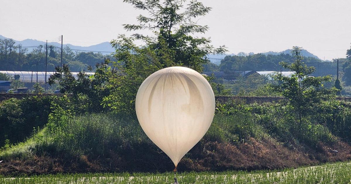 South Korea plans to nullify peace deal to punish North Korea over balloons carrying manure, trash