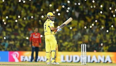 MS Dhoni denies single to Daryl Mitchell, who completes 'two runs'; fans slam former CSK captain