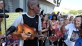 Velório de Anderson 'Molejão' tem fila de fãs, emoção e pagode na trilha sonora | Rio de Janeiro | O Dia