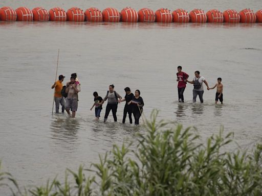 Court rules Texas can keep floating barrier on Rio Grande amid legal battle