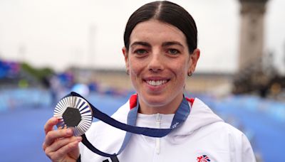 Anna Henderson’s dream comes true as she wins silver in women’s time trial