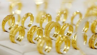 Gold, silver prices decline in India but surge in global markets: Is now the time to buy? - CNBC TV18