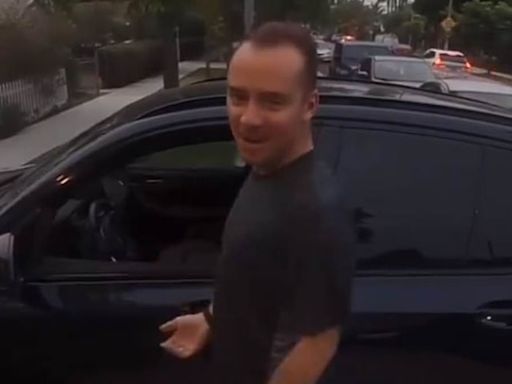 Cyclist confronts BMW driver and argue if he is parked in a bike lane