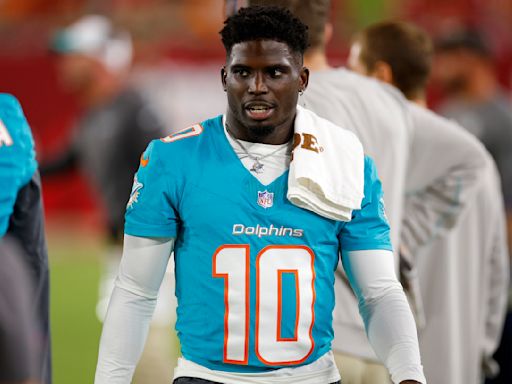 Tyreek Hill detained outside stadium prior to Dolphins game, plans to play vs. Jags