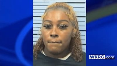 Dollar General robbery’s second suspect turns herself in: Mobile Police