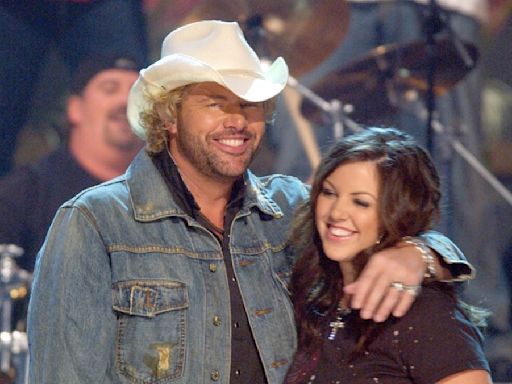 Toby Keith’s daughter accepts late country star’s honorary degree
