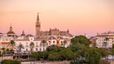 Un día entre las bambalinas artesanales de la Semana Santa de Sevilla