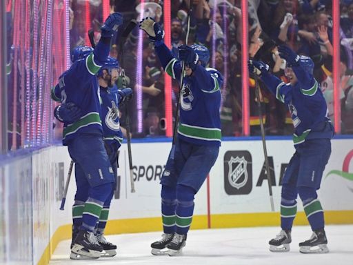 Could the Canucks win the Pacific Division again? One expert thinks so.