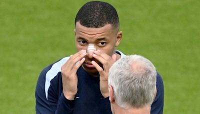 Mbappé entrena aparte del grupo con apósito en la nariz a dos días del Francia-Países Bajos