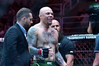 Anthony Smith agrees to Alex Pereira’s $50K bet after UFC 301 submission win: ‘I’ll choke the sh*t out of him’