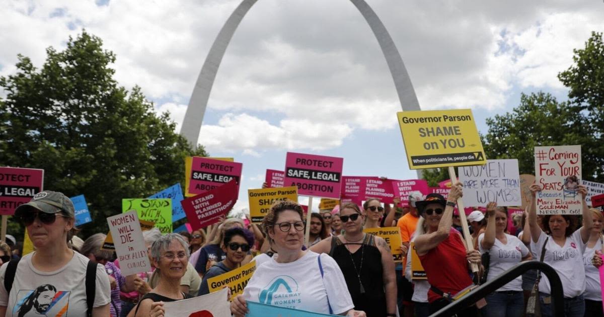 Missouri abortion rights campaign submits signatures for constitutional amendment