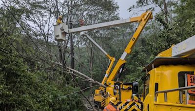 凱米颱風尾橫掃 台電台南＋新營2區處全力搶修倒塌電桿高壓斷線 | 蕃新聞