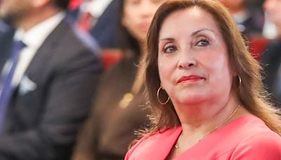 Dina Boluarte percibió su sueldo completo durante su ausencia por cirugía estética, confirma Palacio de Gobierno