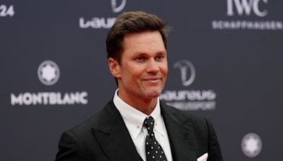 Tom Brady to Be Roasted by Randy Moss, Gronk, Bledsoe, Edelman for Netflix Special