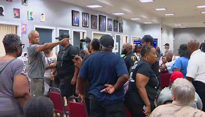 Chaos breaks out at Dolton, Illinois village board meeting with mayor under fire