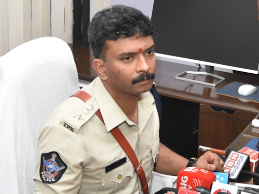 V Harshavardhan Raju takes charge as new Kadapa SP | Amaravati News - Times of India