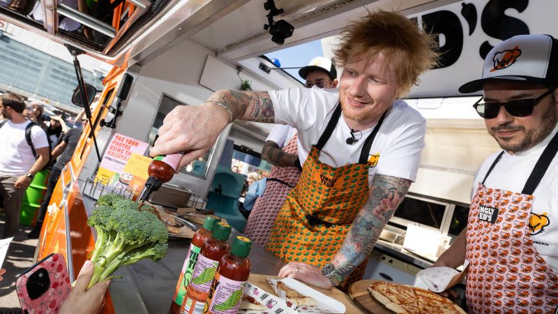 Ed Sheeran signs autographs for fans – in hot sauce | CNN