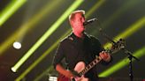 Josh Homme, líder de Queens of the Stone Age, revela que tiene cáncer