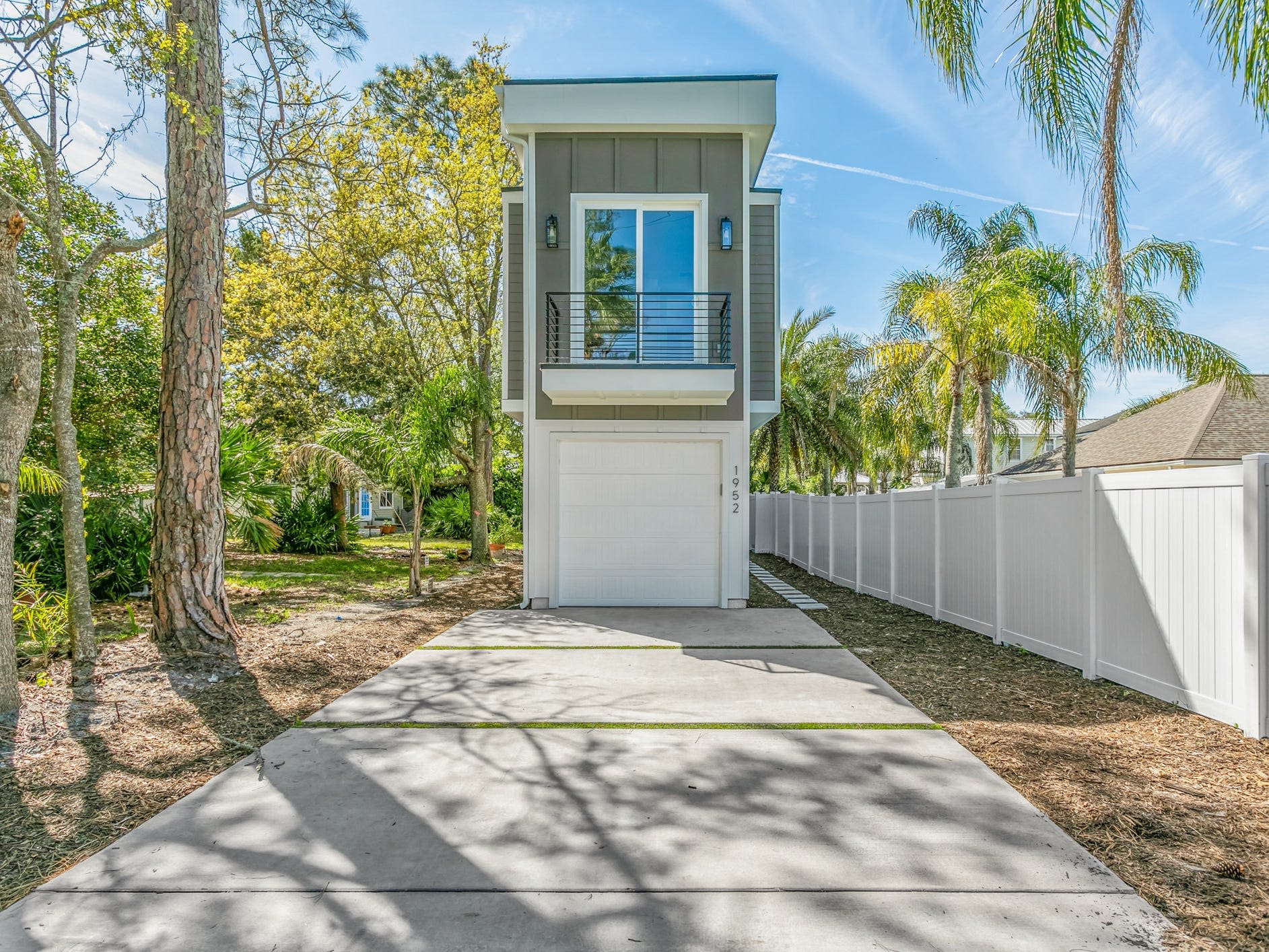 A 10-foot-wide house was built 'out of spite' on a leftover piece of land in Florida and is selling for $619,000. See inside.