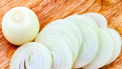 The Easy Trick To Make Raw Onions Taste Less Harsh, According to a Recipe Developer