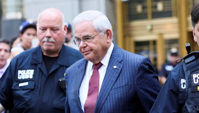 El senador estadounidense Bob Menéndez es declarado culpable de 16 cargos de corrupción