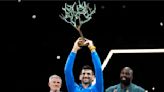 Djokovic gana su séptimo título en el Masters de París; supera 6-4, 6-3 a Dimitrov