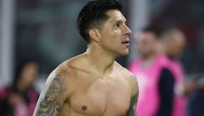 “¡Otra vez!”: el alocado festejo de Enzo Pérez mostrando su tatuaje de River tras el triunfo por penales de Estudiantes ante Boca