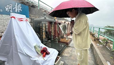 黃家駒墓碑遭破壞 續有歌迷冒雨到場了解 (15:16) - 20240520 - 港聞