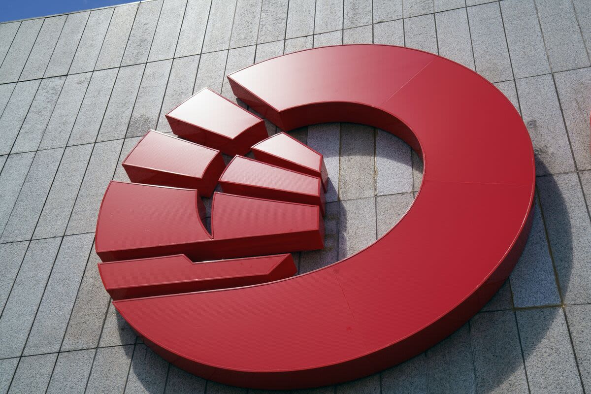 Singapore Insurer’s Holders Seeking Better Offer From OCBC