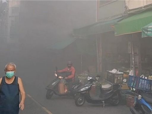 餛飩店清晨大火 彰化民生市場濃煙籠罩駭人 - 社會